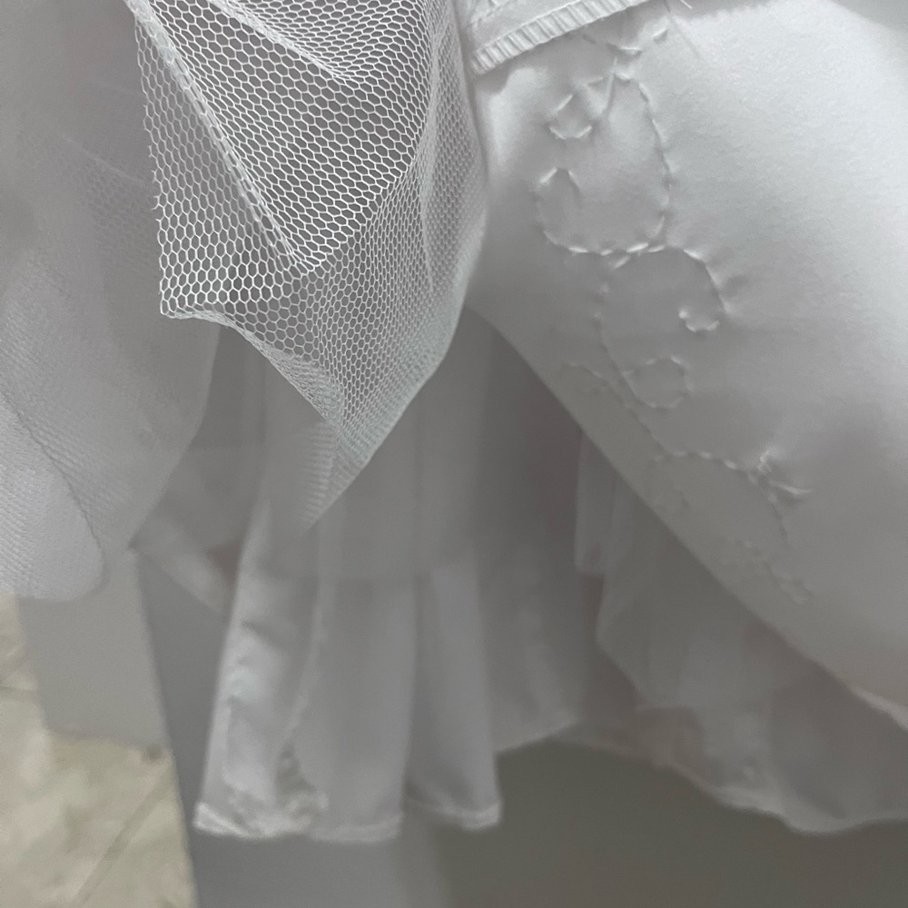 π€ Romantic Bridals Preloved Wedding Gown Vintage-Inspired - Picture 13 of 16